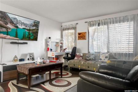 66 BRUCE PLACE, Regina, Saskatchewan S4R 5Y3, Canada