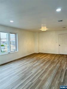 360 Broad Street, Carlstadt, 新泽西州 07072, 美国