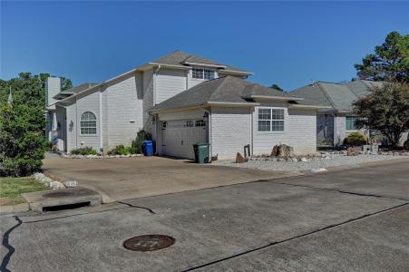 1409 W Lake Shores Circle N, Huntsville, Texas 77340, USA