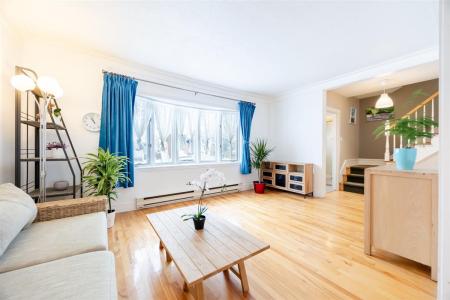 1025 Rue Vanier, Montréal (Saint-Laurent), Quebec H4L 1S8, Canada