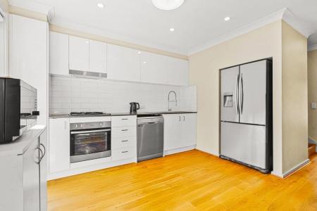 8/52a Atlantic Boulevard, Glenfield, NSW 2167, Austrália