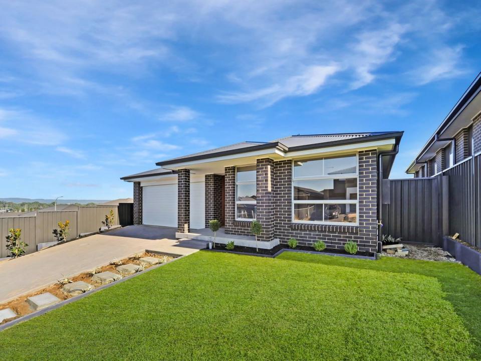 19 Jennings Cres, Spring Farm, NSW 2570, Australia