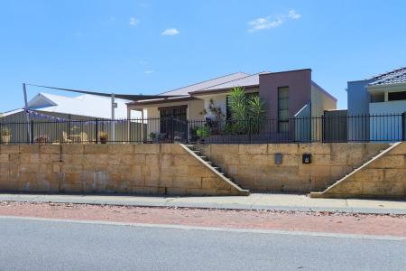 42 Kingaroy Drive, Baldivis, WA 6171, Australia