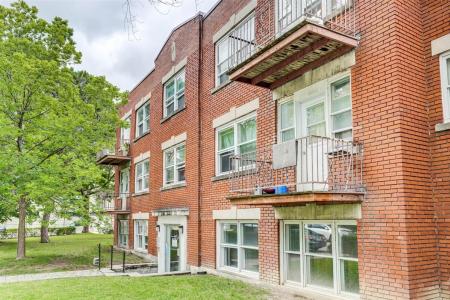 6366A Av. de Chester, Montréal (Côte-des-Neiges/Notre-Dame-de-Grâce), Quebec H4V 1J7, Kanada