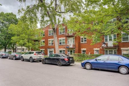 6366A Av. de Chester, Montréal (Côte-des-Neiges/Notre-Dame-de-Grâce), Quebec H4V 1J7, Kanada