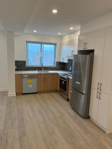 6366A Av. de Chester, Montréal (Côte-des-Neiges/Notre-Dame-de-Grâce), Quebec H4V 1J7, Kanada
