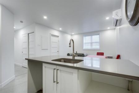 6366A  Av. de Chester, Montréal (Côte-des-Neiges/Notre-Dame-de-Grâce), Quebec H4V 1J7, Canada