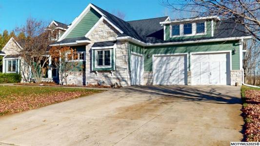 10 Deer Creek Ct, Mason City, Iowa 50401