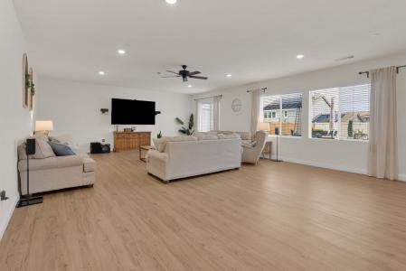 13051 Woodhill St., Victorville, קליפורניה 92392, ארצות הברית של אמריקה 