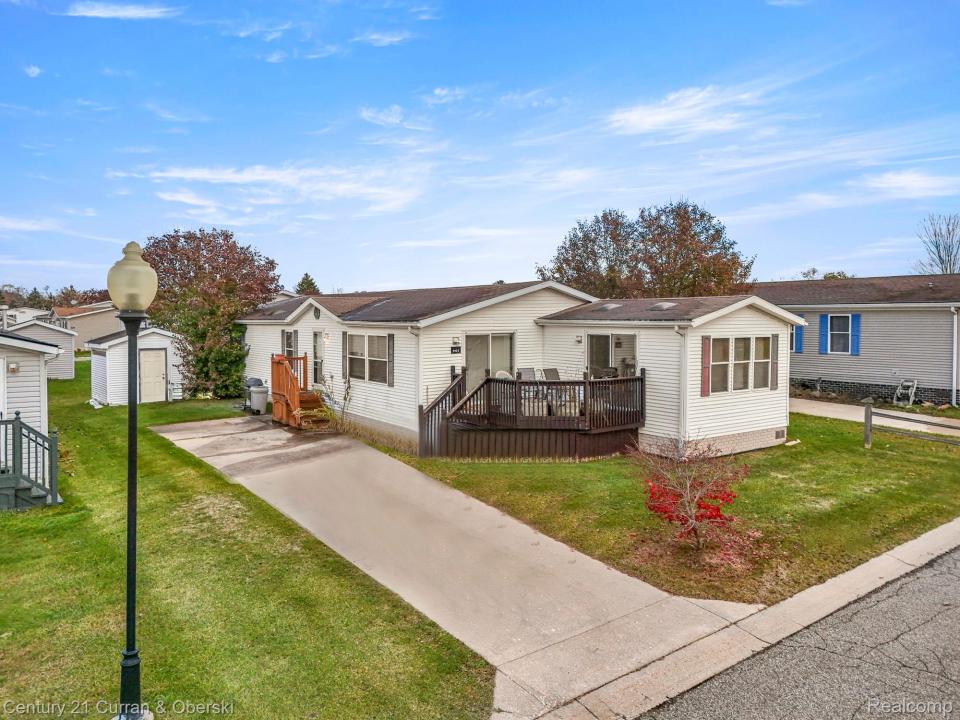 9824 Hathaway Drive, Northville, מישיגן 48167, ארצות הברית של אמריקה