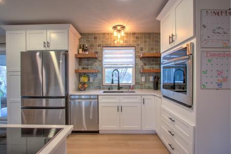 4652 Morris Circle, Bloomington, Minnesota 55437, USA