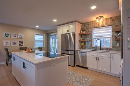 4652 Morris Circle, Bloomington, Minnesota 55437, USA