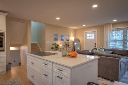 4652 Morris Circle, Bloomington, Minnesota 55437, USA