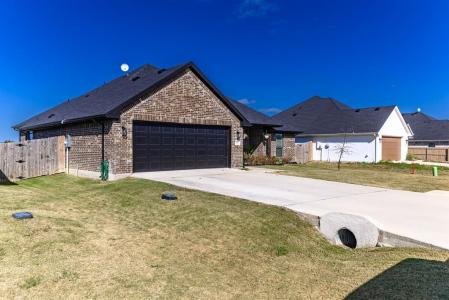 250 Poinsetta Drive, Palmer, Texas 75152