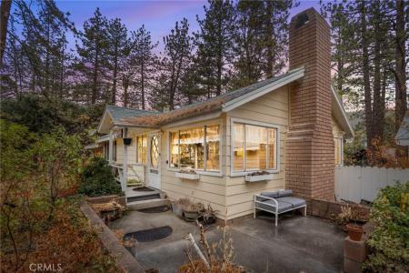 2046 Thrush, Wrightwood, California 92397