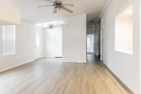 6025 Dias Avenue 165, Sacramento, カリフォルニア 95824, アメリカ合衆国