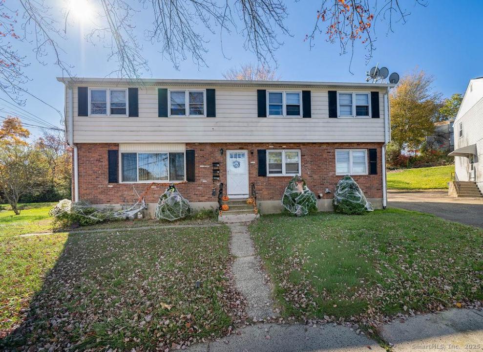 66 Elizabeth Ann Drive, New Haven, Connecticut 06512, USA