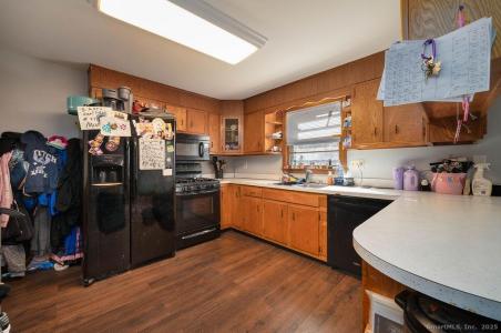 66 Elizabeth Ann Drive, New Haven, Connecticut 06512, USA