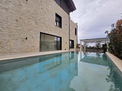 Farkë |##| Qendra Tregtare TEG, Tirana, Albania