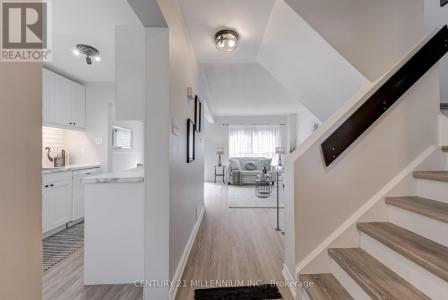 56 FLEETWOOD CRESCENT, Brampton (southgate), Ontario L6T 2E5, Canada