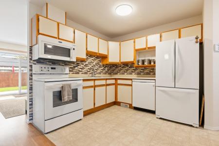 45344 HODGINS AVENUE, Chilliwack, British Columbia V2P 1P5, Canada