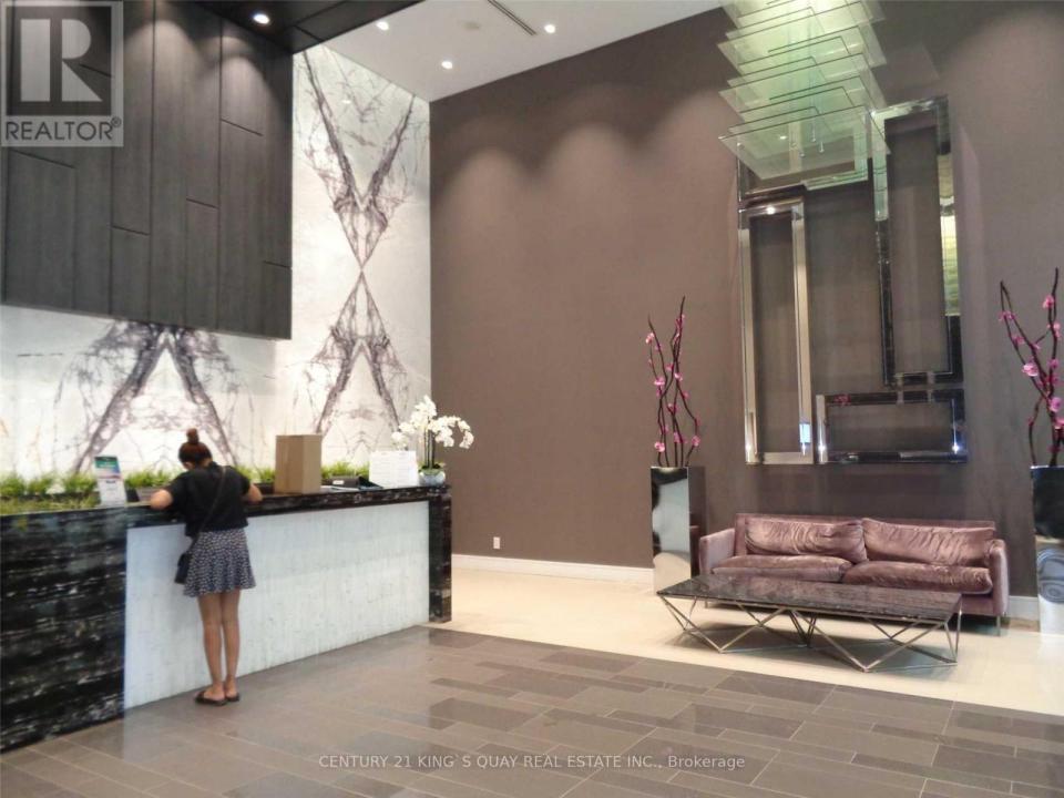 9205 YONGE STREET, Richmond Hill (langstaff), Ontario L4C 1V5, Canadá