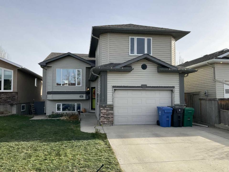 145 BLACKFOOT CIRCLE W, Lethbridge, Alberta T1K 7T4, Canada