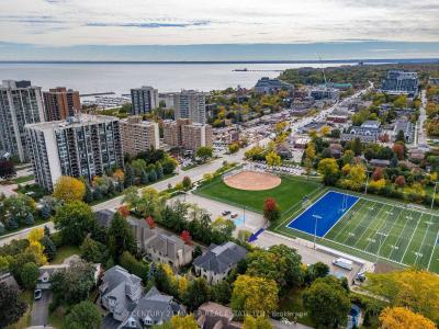 108 LIVNO COMMON, Oakville, Ontario L6L 1H1, CANADÁ