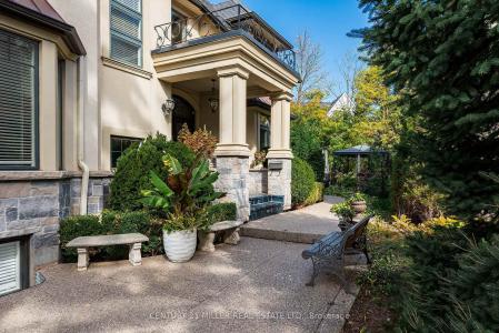 108 LIVNO COMMON, Oakville, Ontario L6L 1H1, CANADÁ
