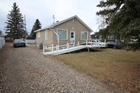 5620 54 STREET, Taber, Alberta T1G 1L5, Canada