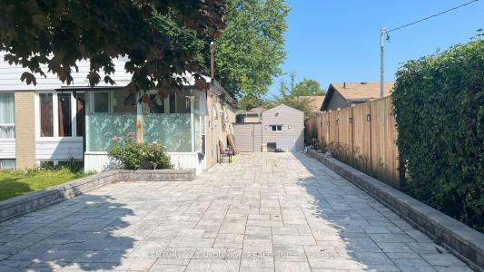 215 BROWNDALE CRESCENT, Richmond Hill, Ontario L4C 3H9, Canadá