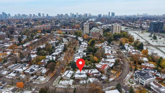 34 TOLLERTON AVENUE, Toronto, Ontario M2K 2H3, Canada