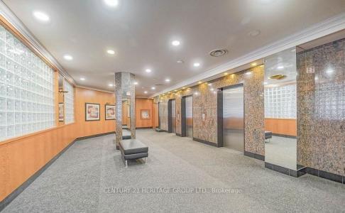 18 HILLCREST AVENUE, Toronto, 온타리오주 M2N 6T5, 캐나다