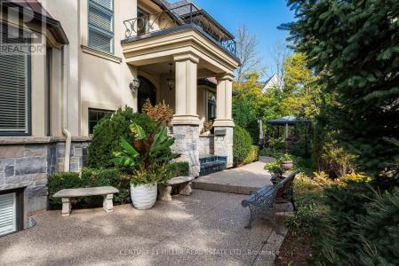 108 LIVNO COMMON, Oakville (br Bronte), Ontario L6L 1H1, Canada