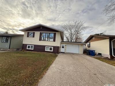 516 6TH AVENUE E, Assiniboia, Saskatchewan S0H 0B0, Canada