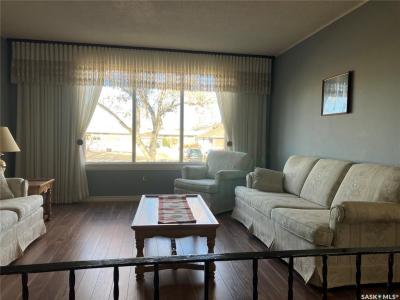 516 6TH AVENUE E, Assiniboia, Saskatchewan S0H 0B0, Canada