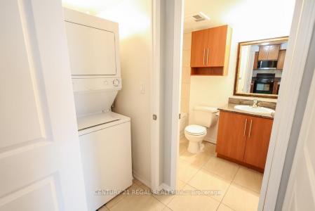 8 ROSEBANK DRIVE, Toronto, Ontario M1B 5Z3, Canada