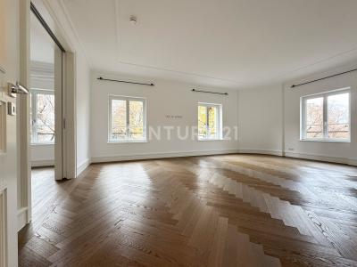 Frankfurt Am Main, Hessen 60323, Germany