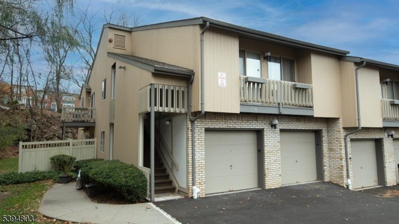 23 Karam Cir Circle , 23, West Orange Twp., ניו ג'רזי 07052-1112, ארצות הברית של אמריקה 