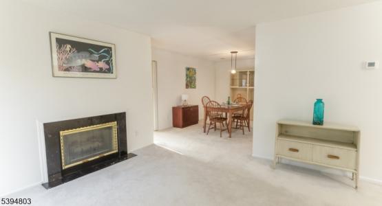 23 Karam Cir Circle , 23, West Orange Twp., ניו ג'רזי 07052-1112, ארצות הברית של אמריקה 