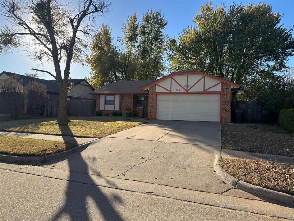 705 Cottonwood Drive, Moore, Oklahoma 73160