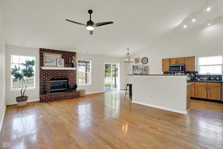 1906 Spring Beauty Drive, Avon, Indiana 46123