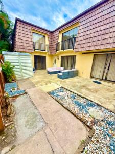 711 Springdale Circle, Palm Springs, Florida 33461, USA