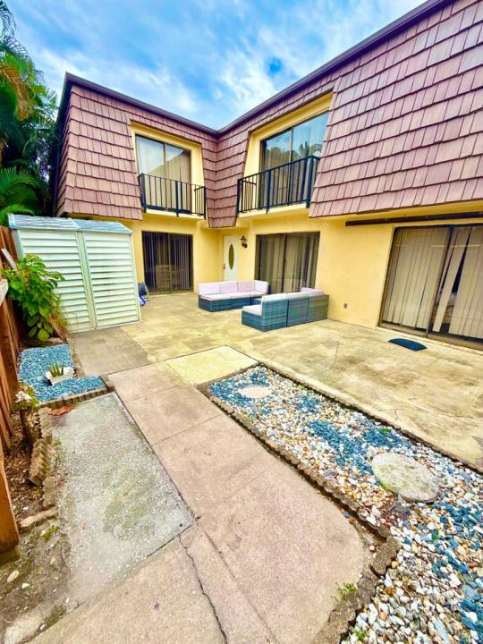 711 Springdale Circle, Palm Springs, Florida 33461, USA