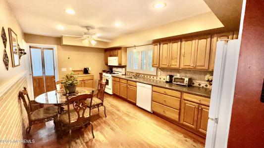 97 Bowline Street, Beachwood, ניו ג'רזי 08722, ארצות הברית של אמריקה