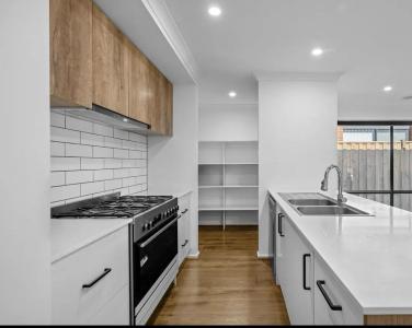 20 Hutton Street, Deanside, VIC 3336, Australia