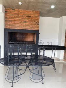 Gral. Caballero, entre Fidel Maiz y R. Martinez , Fernando De La Mora, מרכזי 00001, פרגוואי