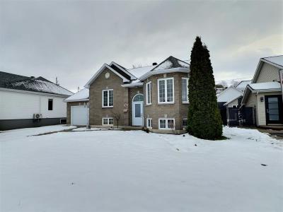 61 Rue des Pivoines, Rivière-du-Loup, Quebec G5R 5E6, Canada