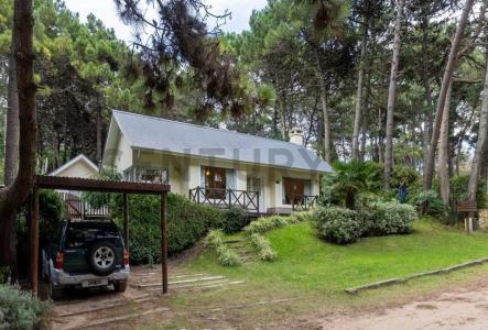 Cefiro 798, Pinamar, Buenos Aires Costa Atlántica 7167, Argentina