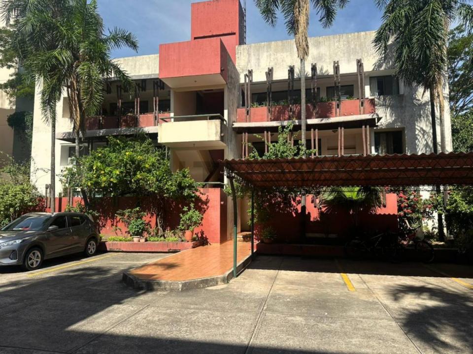 Condominio Los Cusis Dpto. 104 Bloque B, Sur, Santa Cruz 00001, Bolivia